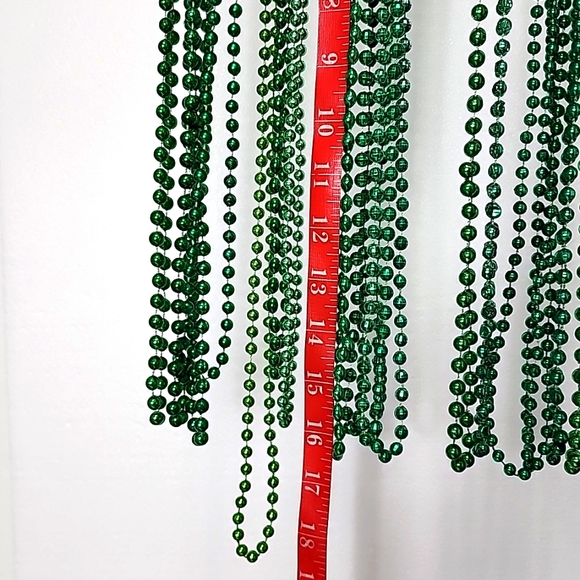 Green Bead Necklaces various shapes 17 strands - Picture 5 of 5